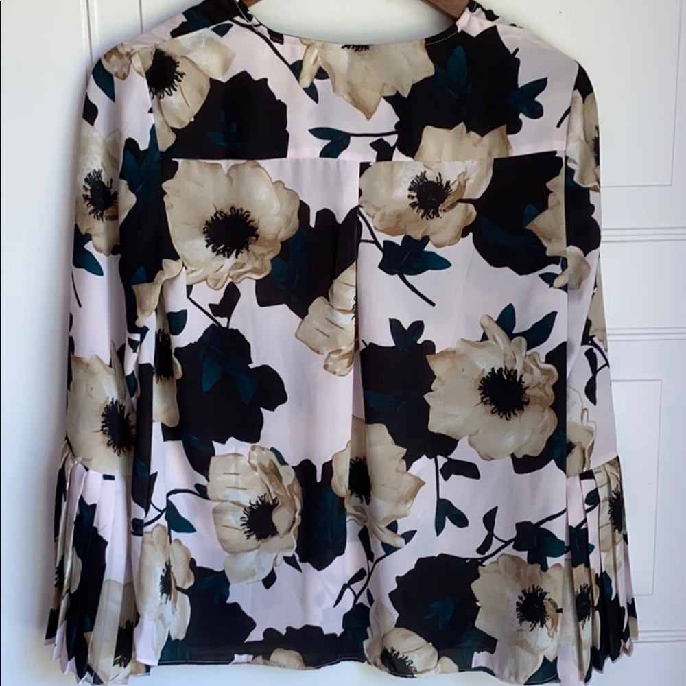 Banana Republic Floral Pleated Bell Sleeve Top PS - Picture 7 of 7